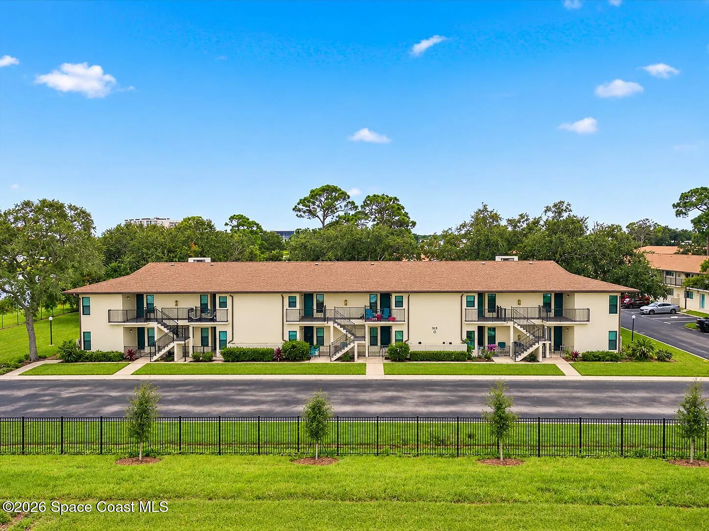 2 bed, 2.0 bath, 977 sqft, $1,450 — Photo 1