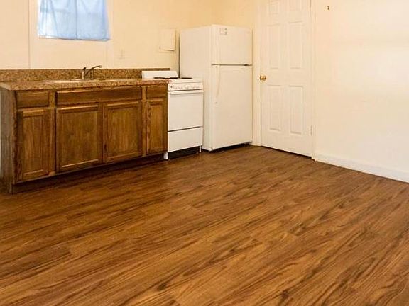 5th image of 626 E 56th St