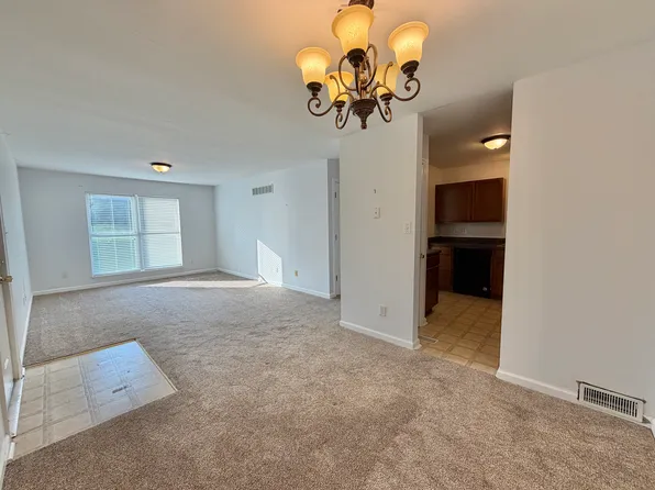 14502 Cazado Dr APT E, Chesterfield, MO 63017