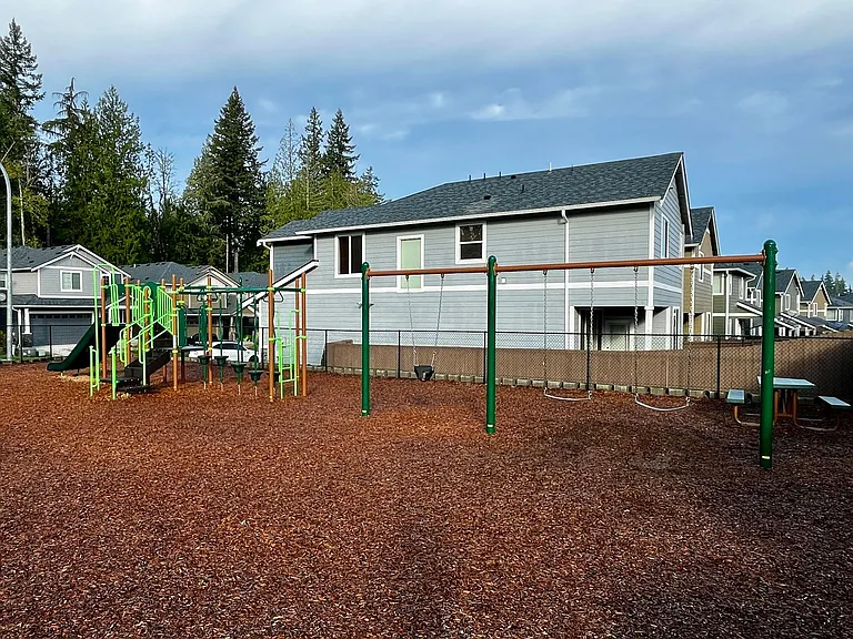 3882 Portside Dr — Photo 2