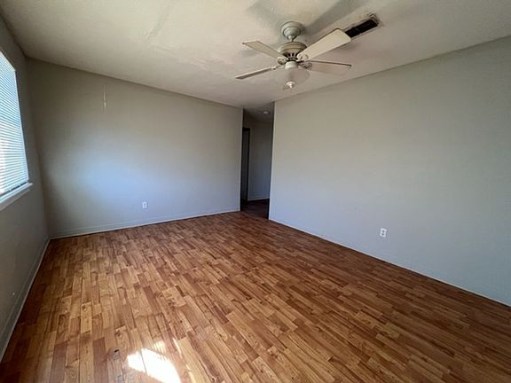 4th image of 2410 Yorktown Dr