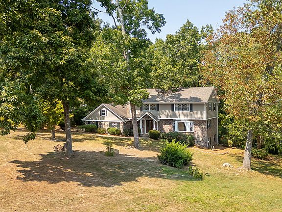 3rd image of 319 Windy Hollow Dr