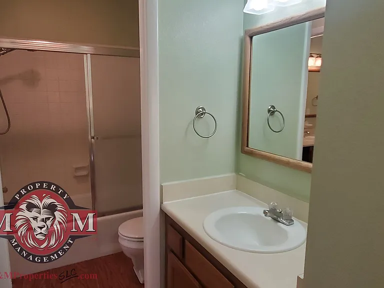 975 E Essex Court Way #4-6950 — Photo 21