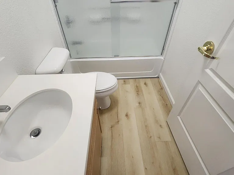 1033 S St #6 — Photo 24