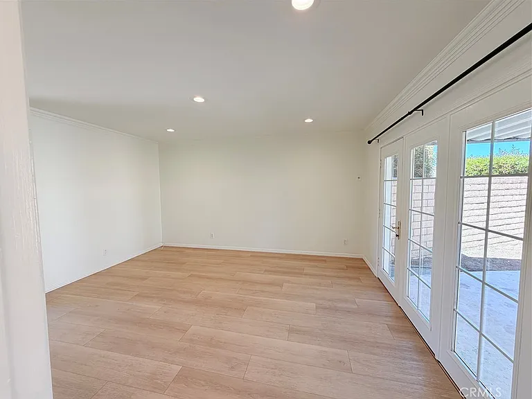 1620 Greenport Ave — Photo 3