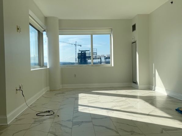 10 Museum Way APT 1824