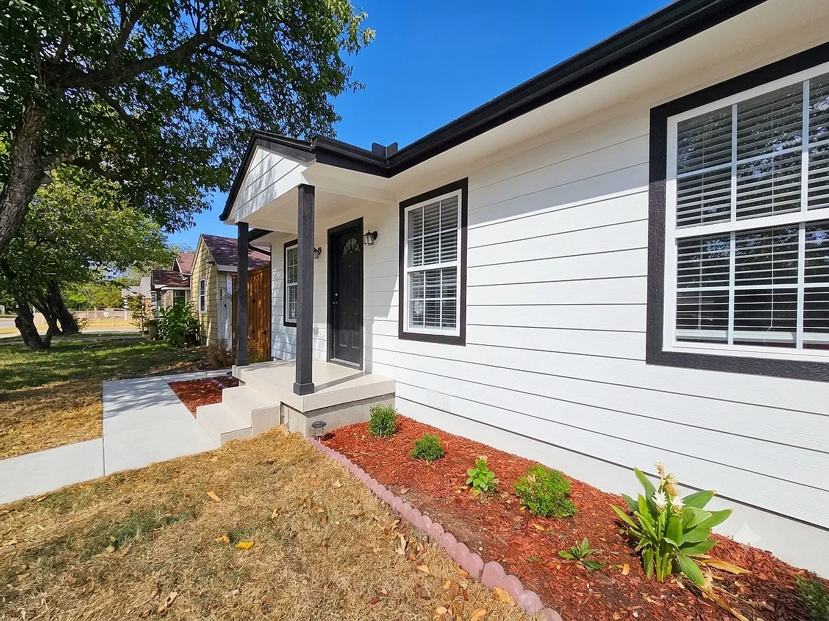 3 bed, 1310 sqft, $2,500 — Photo 3