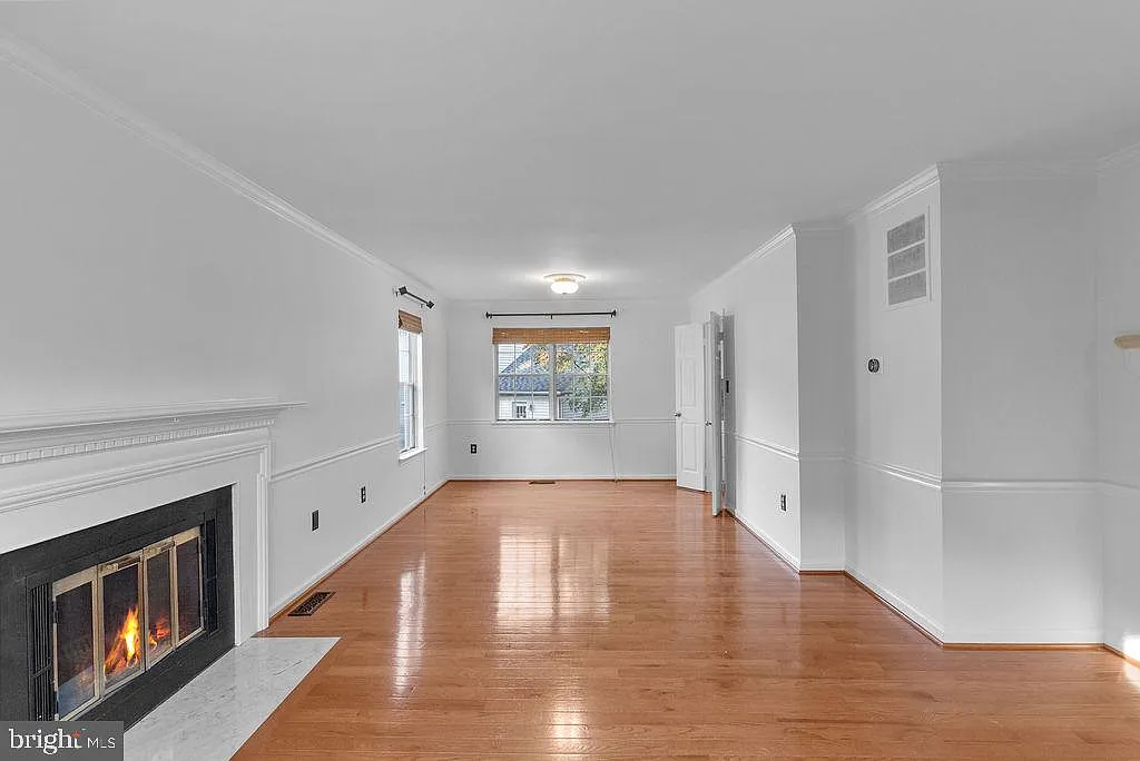 4 bed, 2.5 bath, 2398 sqft, $3,850 — Photo 4
