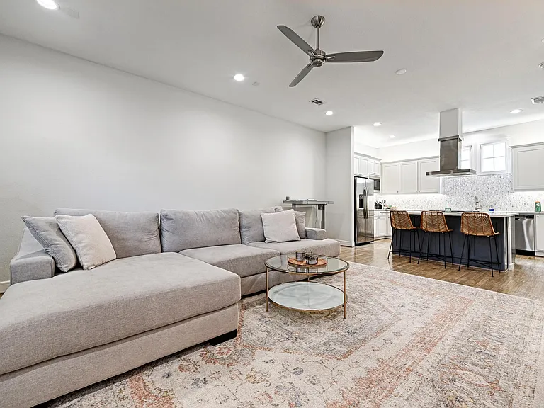 5089 Gaston Ave — Photo 4