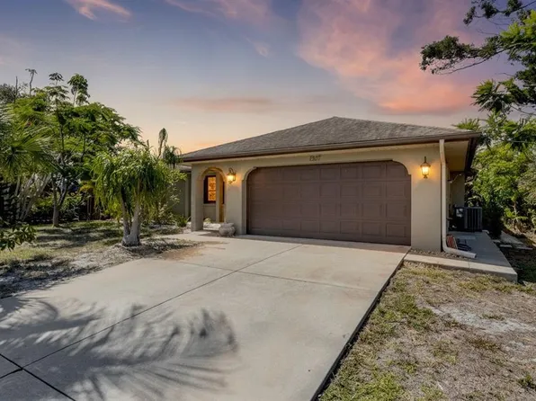1357 Le Pera Rd, Englewood, FL 34223