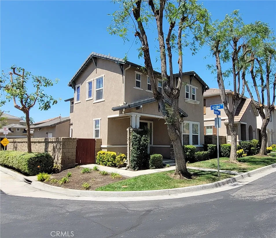 3 bed, 2.5 bath, 1559 sqft, $3,200 — Photo 2