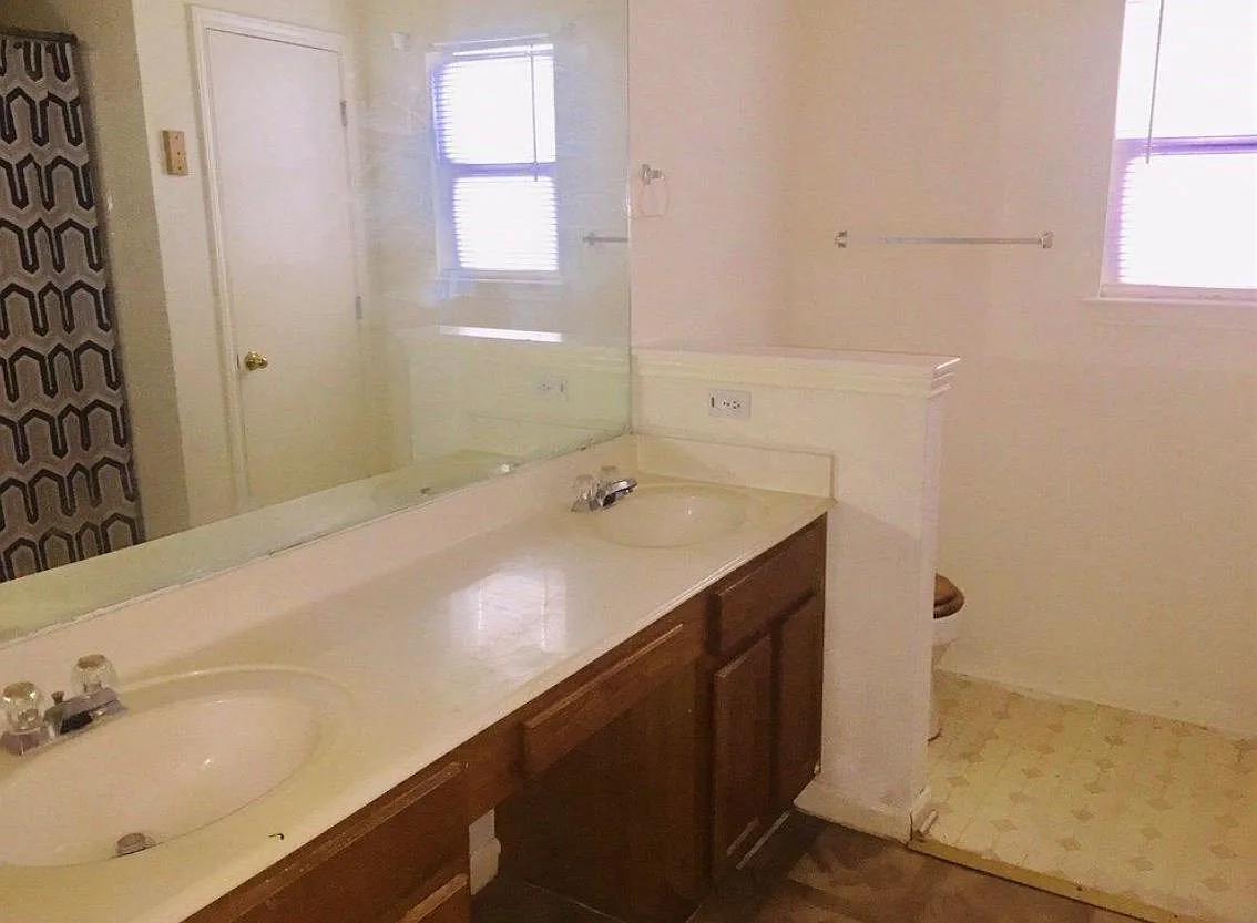 3 bed, 2.0 bath, 1377 sqft, $1,995 — Photo 4