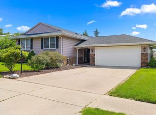 6804 N Terra Vista Dr, Peoria, IL 61614