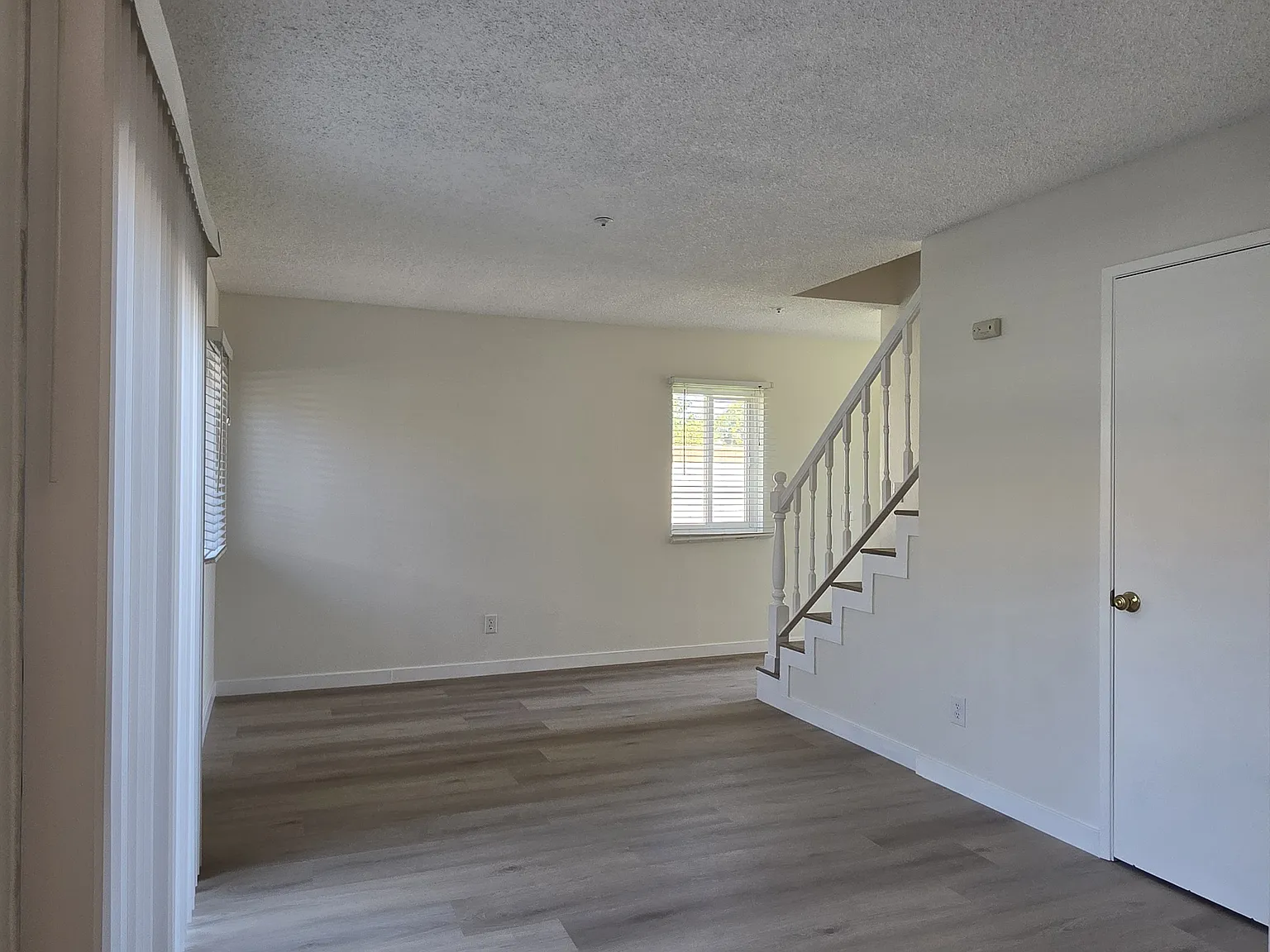 2 bed, 926 sqft, $2,600 — Photo 3