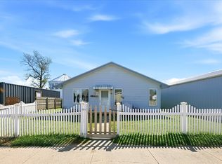 143 3rd St, Underwood, IA 51576
