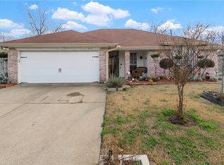912 Pierce Arrow Dr, Arlington, TX 76001