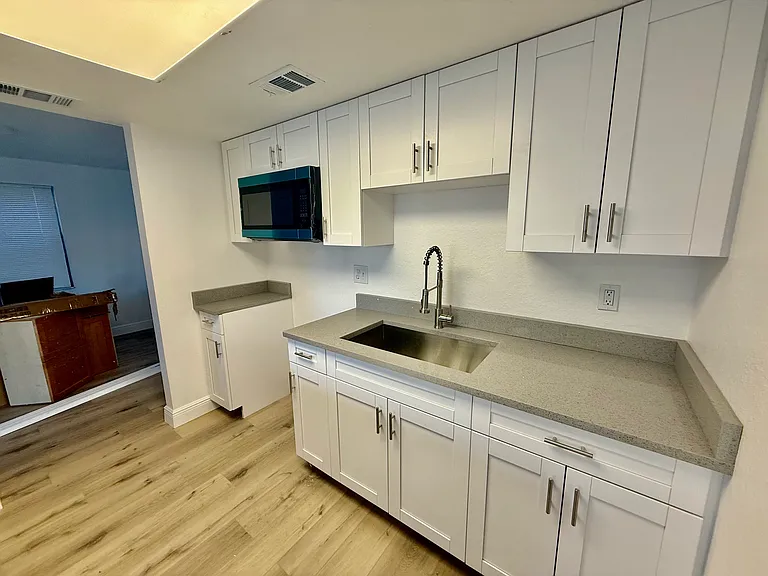 133 Sabal Ct #B — Photo 10