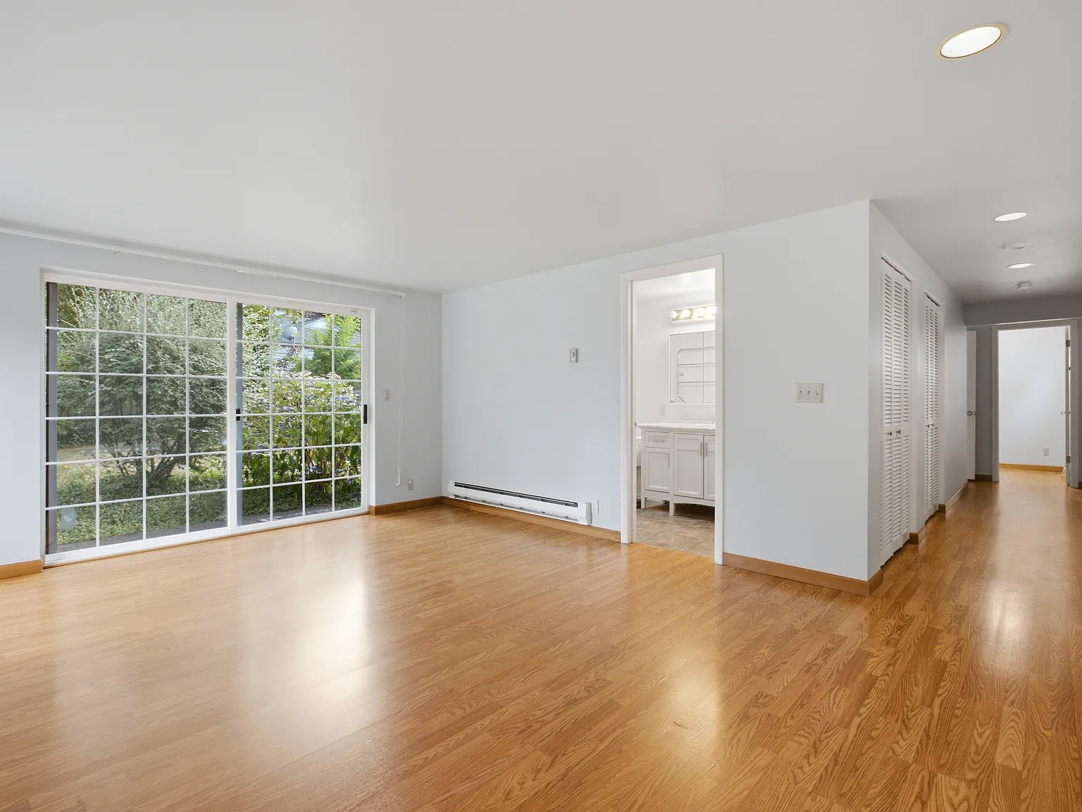 5 bed, 1860 sqft, $3,780 — Photo 4