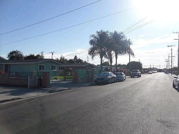 3rd image of 8632 Amy Ave