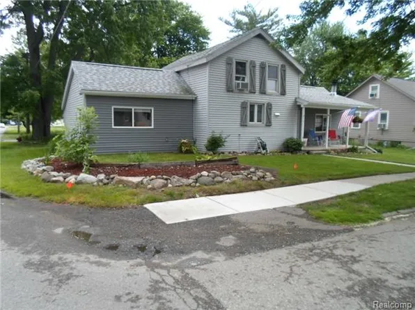214 Bristol St N, Almont, MI 48003