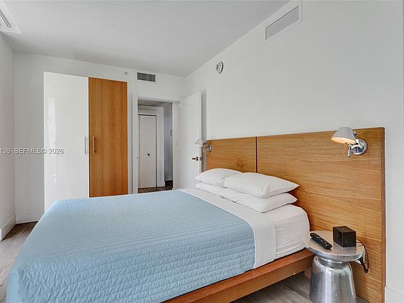 5th image of 6080 Collins Ave #520