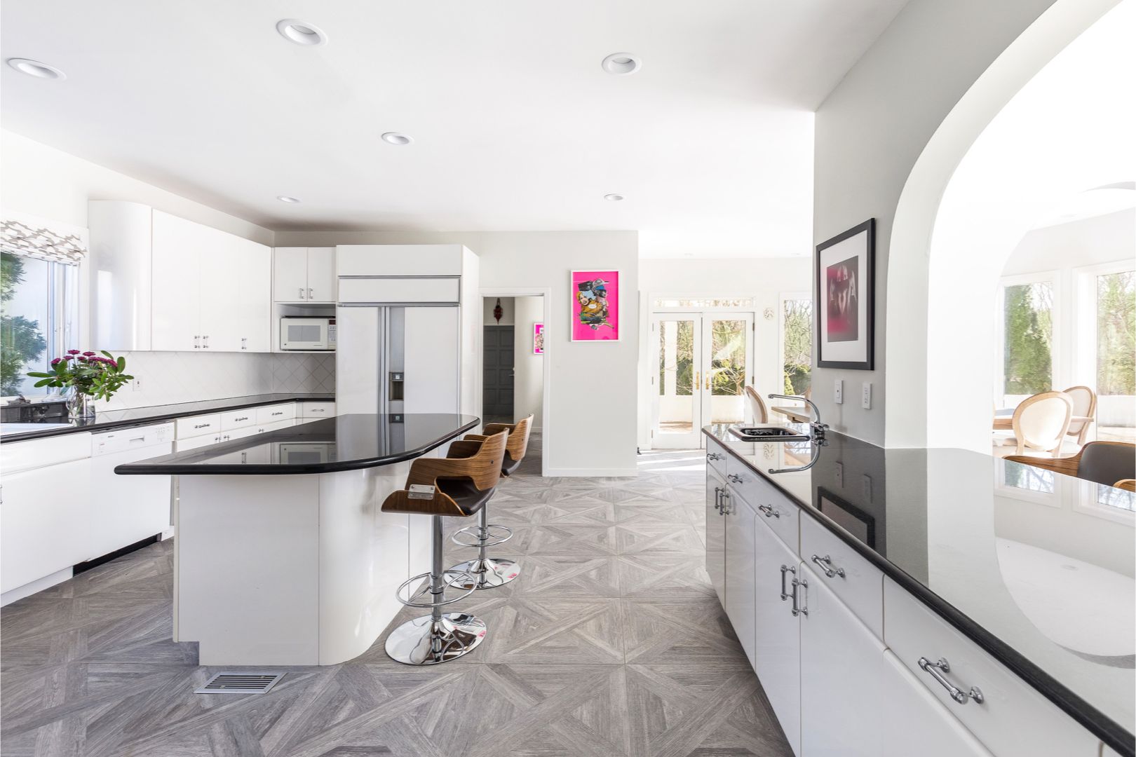  XL kitchen outfitted with 2 ovens, 2 sinks, wine cooler, dishwasher, kitchen bar seating.