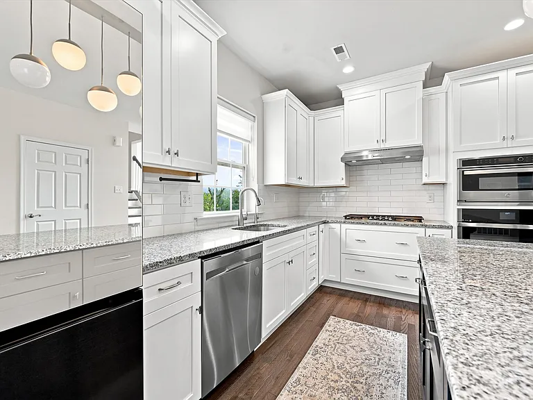 160 Shilling Ave — Photo 10