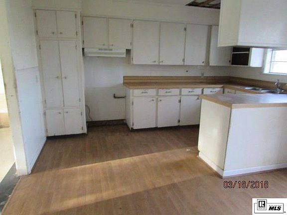 3rd image of 104 Willis St