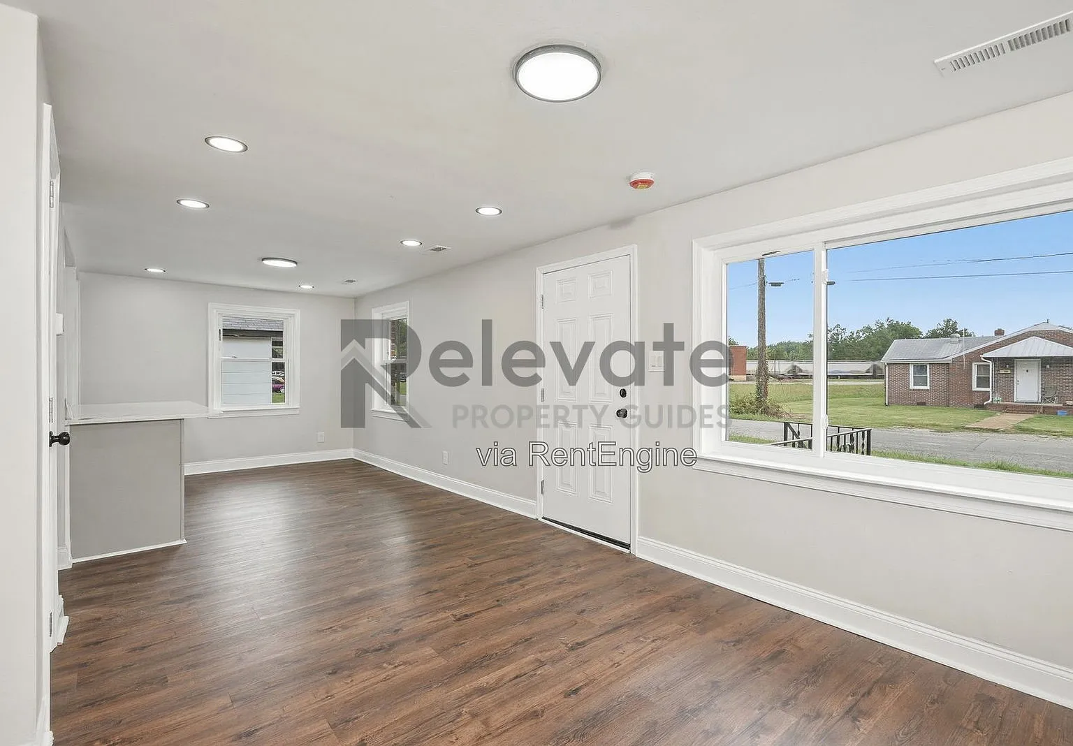3 bed, 2.0 bath, 1000 sqft, $1,700 — Photo 3