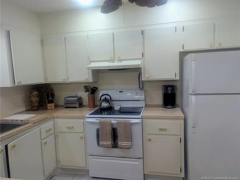 2950 SE Ocean Blvd #5-6 — Photo 8