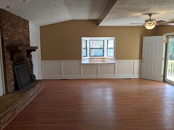 4th image of 612 Senn St