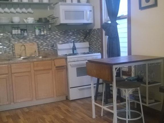 3rd image of 2428 W Diversey Ave