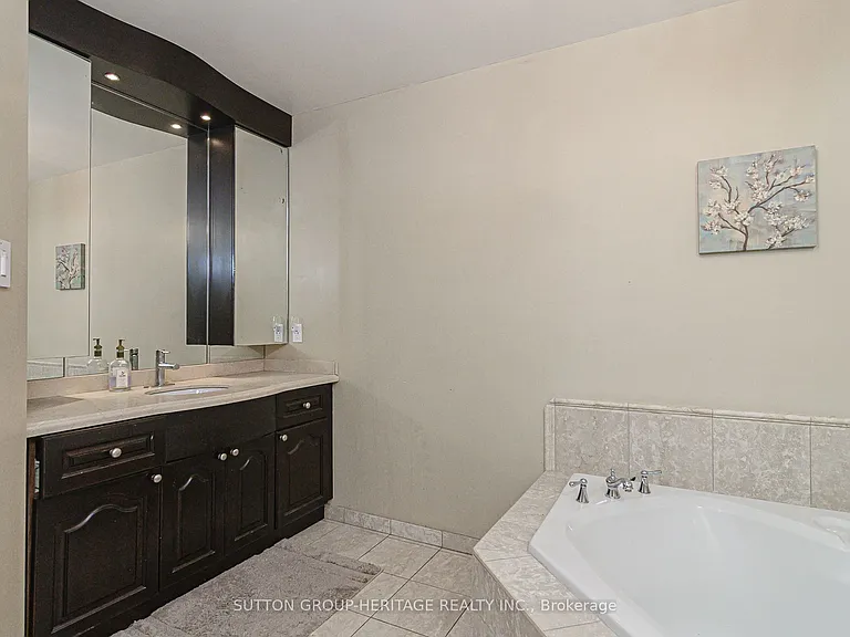 209 Bassett Blvd — Photo 31