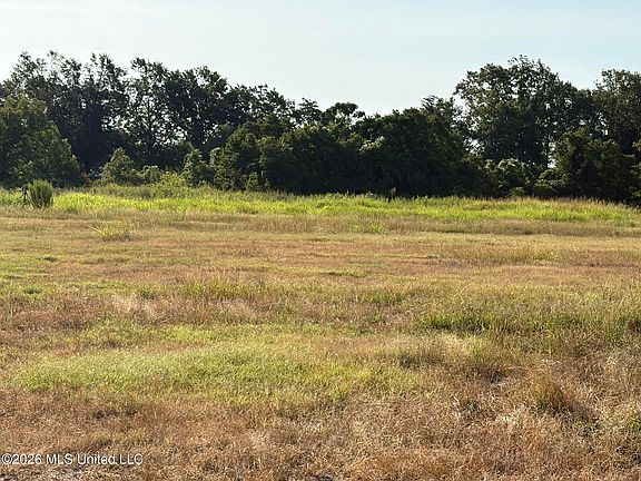 5th image of 701 Memorial Dr
