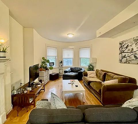 3rd image of 1405 Beacon St APT 2
