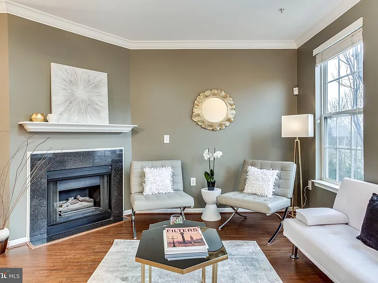 21784 Jarvis Sq — Photo 9