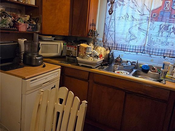 4th image of 13 Belmont Ave