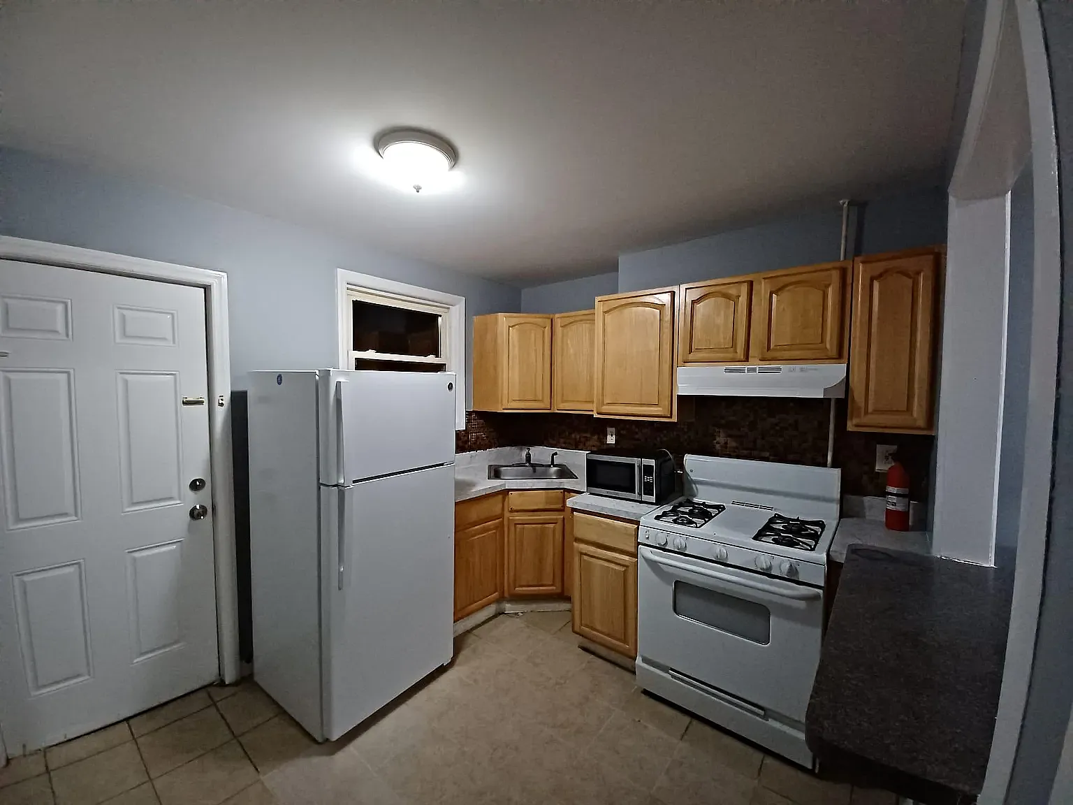 3 bed, $2,200 — Photo 3