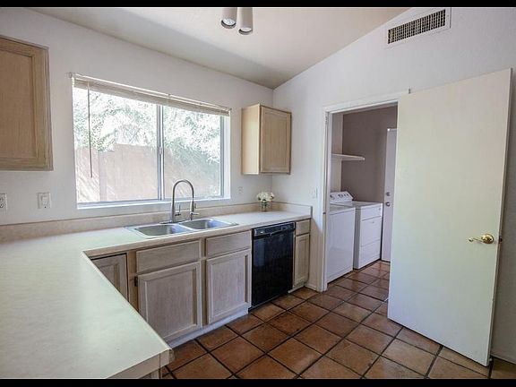 3rd image of 714 N Lona Ct
