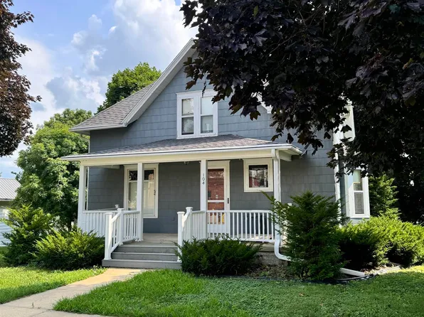 104 W Clark St, Calmar, IA 52132