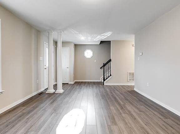 4th image of 1701 Moore St