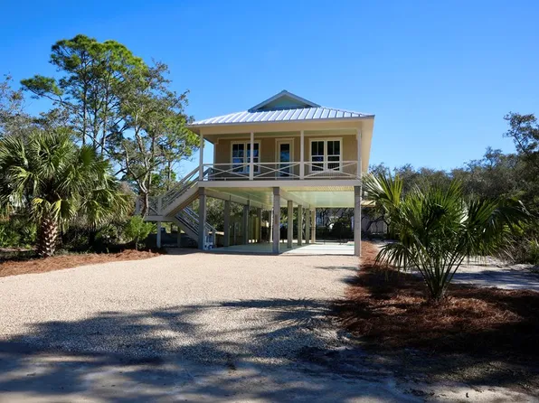 872 W Pine Ave, Saint George Island, FL 32328