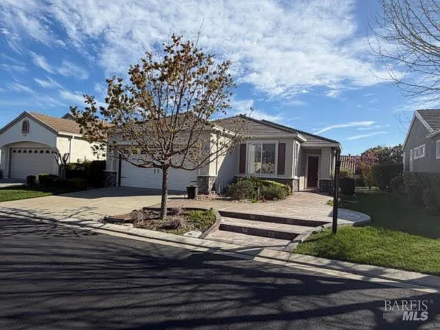 390 Edgewood Drive photo 1