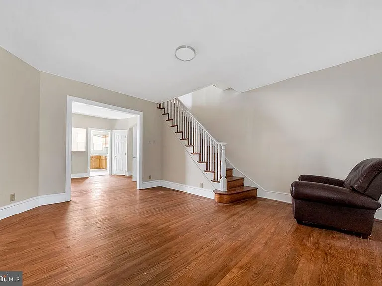 31 Lamport Rd — Photo 4