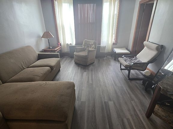 3rd image of 1516 W 72nd St