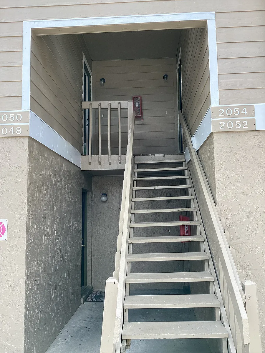 Building Photo - 2052 Bowen Dr #2052