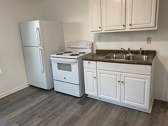 2nd image of 207 Cherry Ave