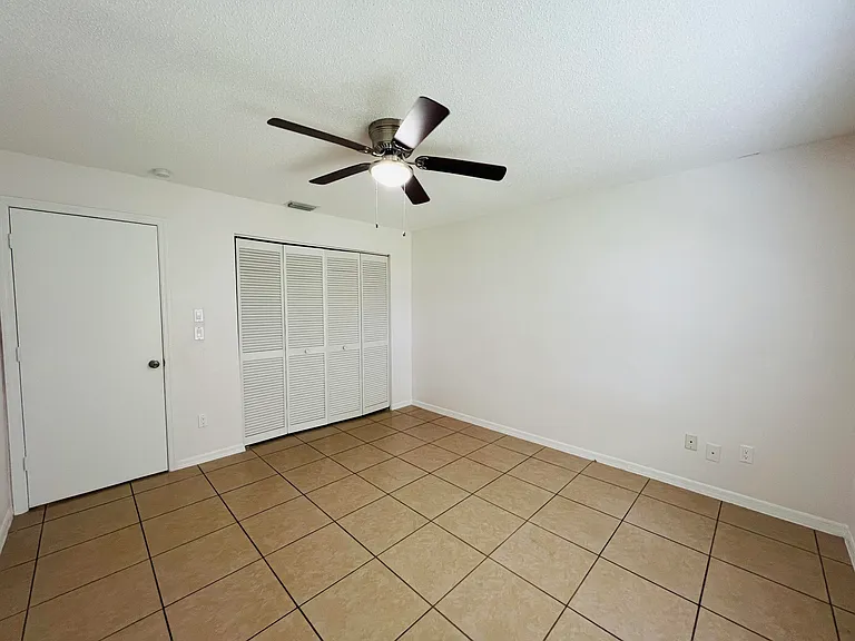 1217 Schumann Dr — Photo 17