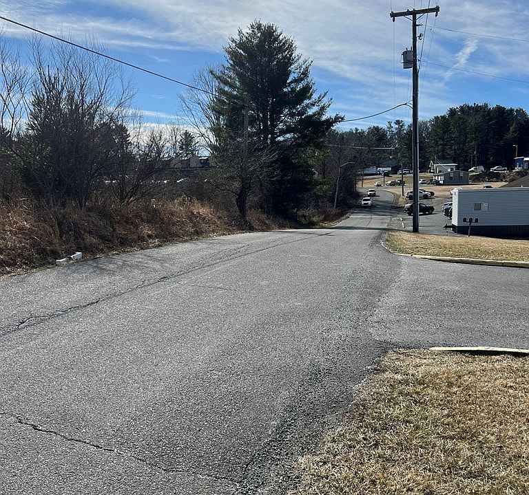 2nd image of Tbd Larkspur Ln