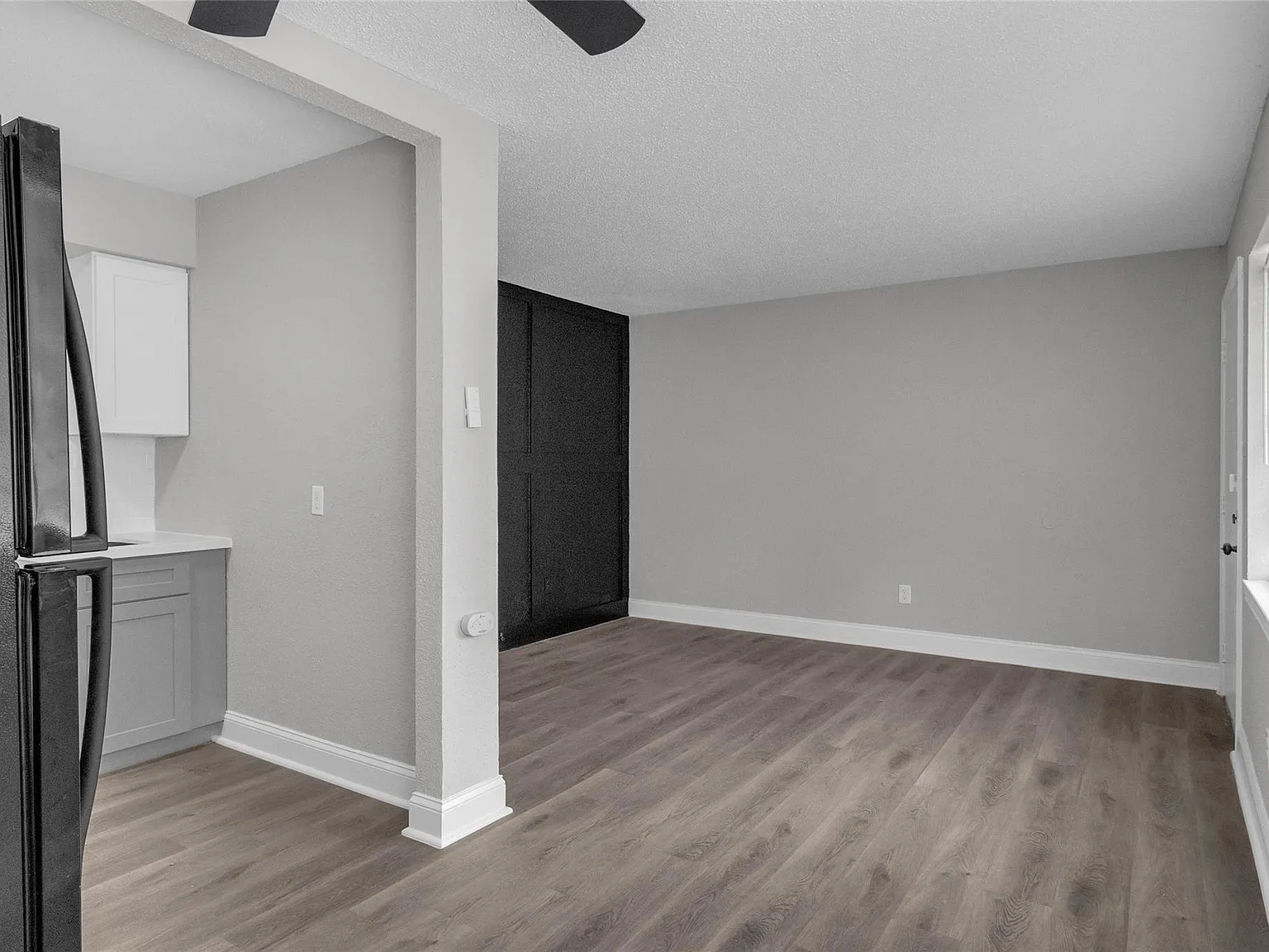 1 bed, 1.0 bath, 4832 sqft, $900 — Photo 3